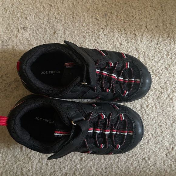 Black and red boy sneaker shoes - Picture 2 of 4
